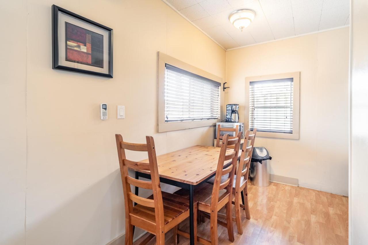Bayside Cottage Rentals Port Rowan Экстерьер фото